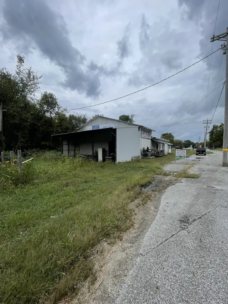 17366 Clay County Highway Red Boiling Springs TN 37150