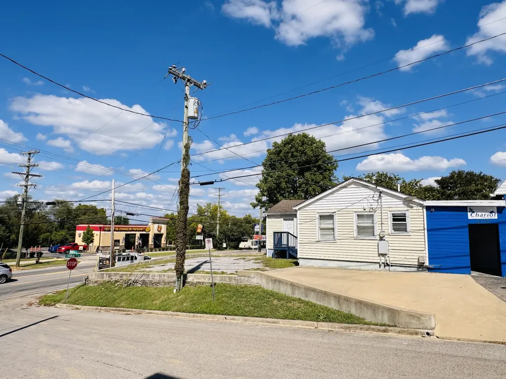 6119 Charlotte Pike Nashville TN 37209