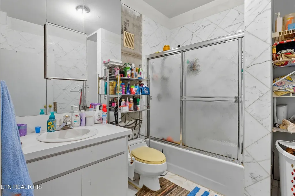 605 S Lake Drive Oneida TN 37841