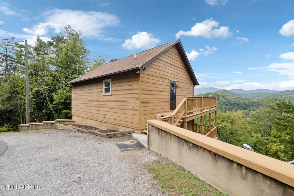 4429 New Pioneer Trail Pigeon Forge TN 37863