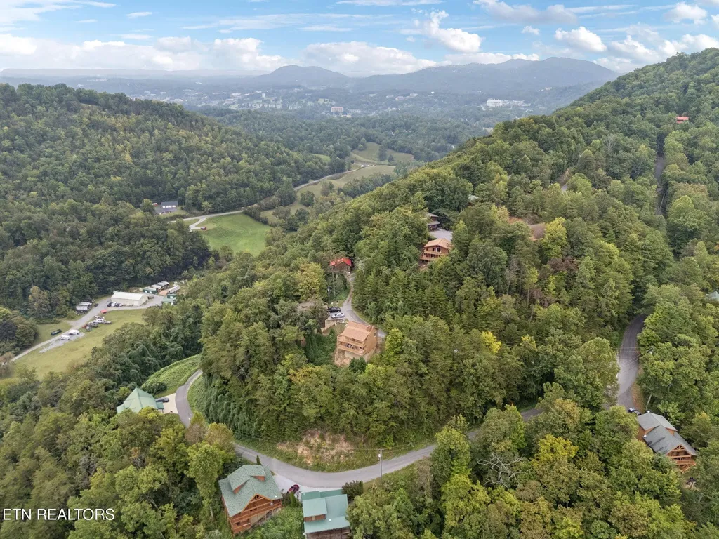4429 New Pioneer Trail Pigeon Forge TN 37863