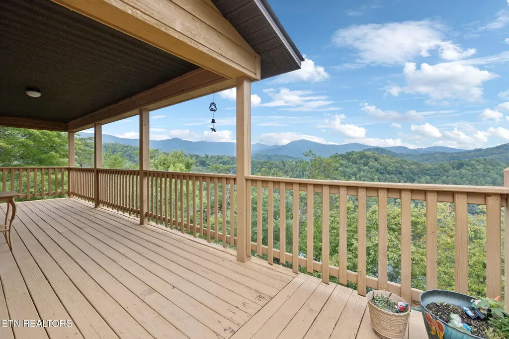 4429 New Pioneer Trail Pigeon Forge TN 37863
