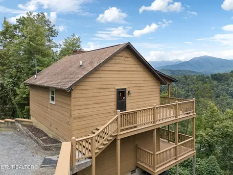 4429 New Pioneer Trail Pigeon Forge TN 37863