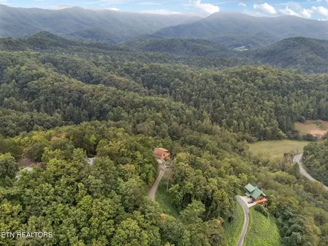 4429 New Pioneer Trail Pigeon Forge TN 37863