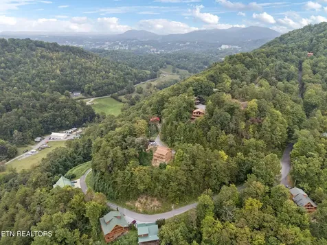 4429 New Pioneer Trail Pigeon Forge TN 37863
