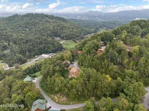 4429 New Pioneer Trail Pigeon Forge TN 37863