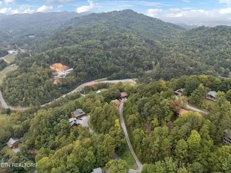 4429 New Pioneer Trail Pigeon Forge TN 37863