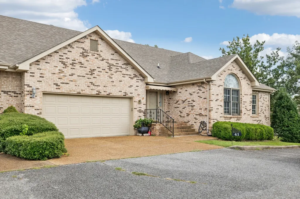 1818 Memorial Drive Clarksville TN 37043