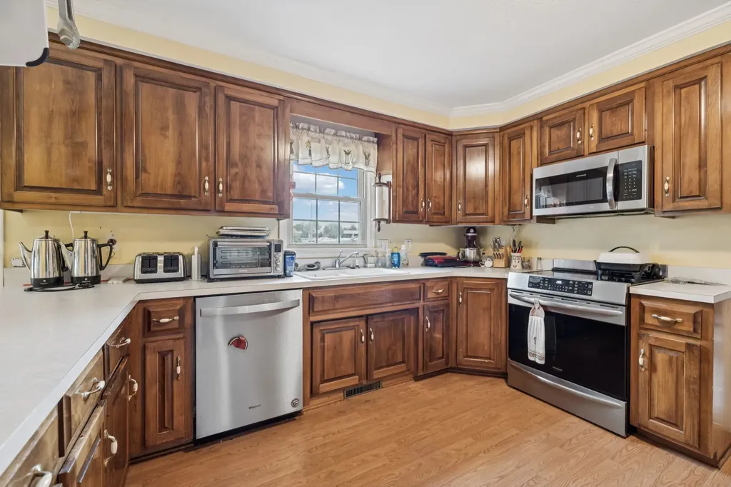 1818 Memorial Drive Clarksville TN 37043