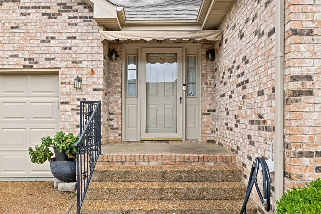 1818 Memorial Drive Clarksville TN 37043