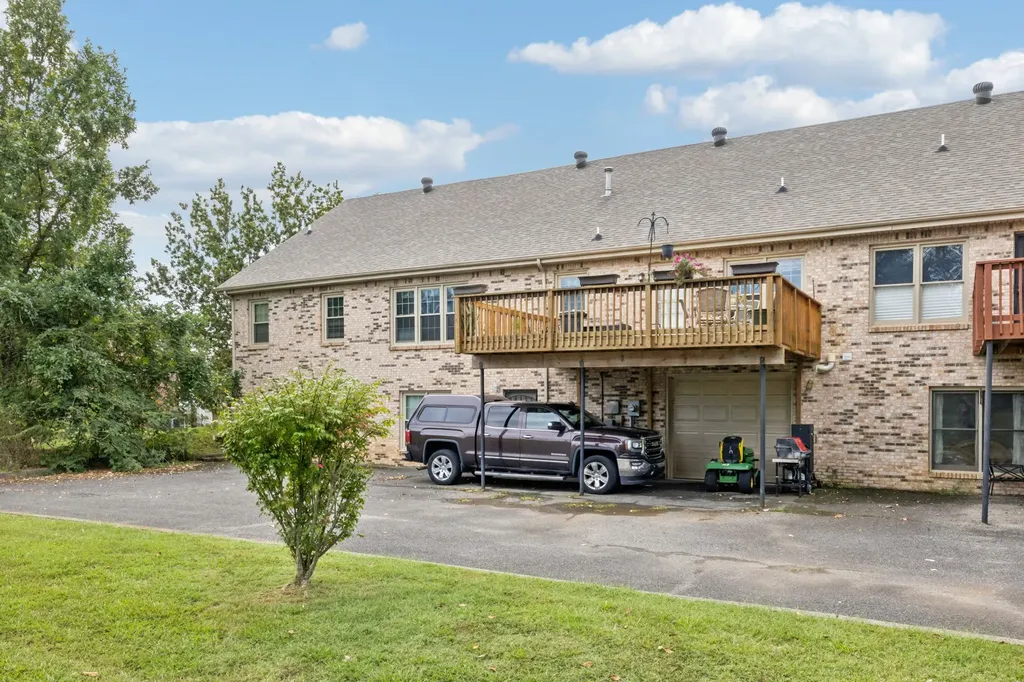 1818 Memorial Drive Clarksville TN 37043