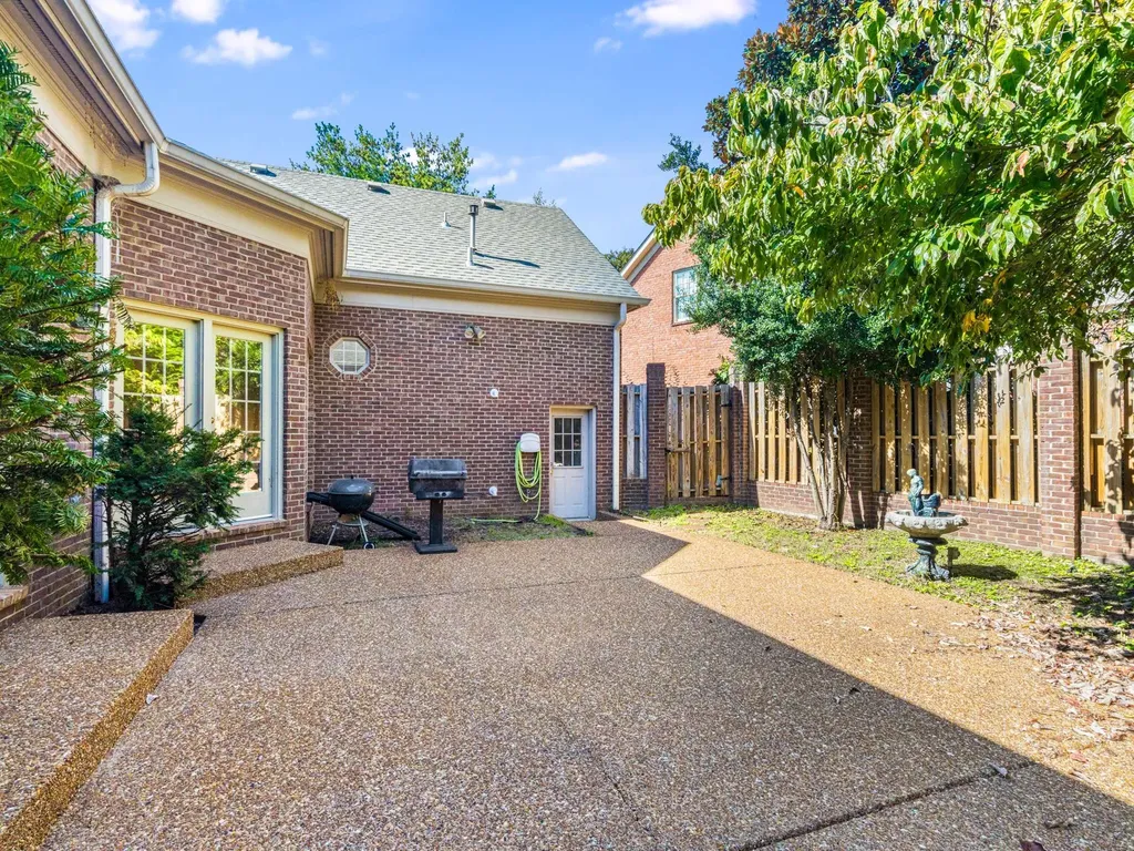 22 Bosley Oaks Nashville TN 37205
