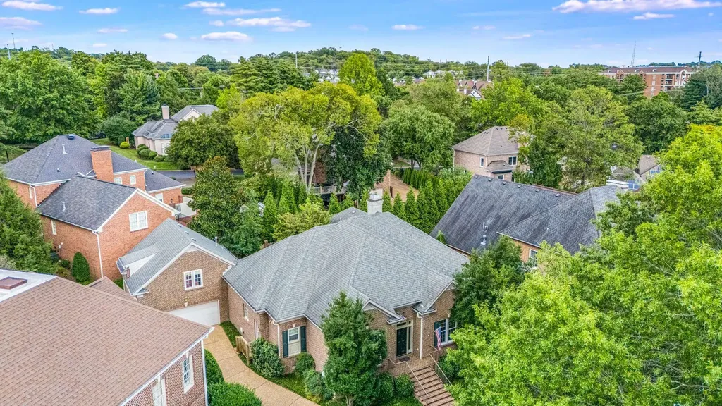 22 Bosley Oaks Nashville TN 37205