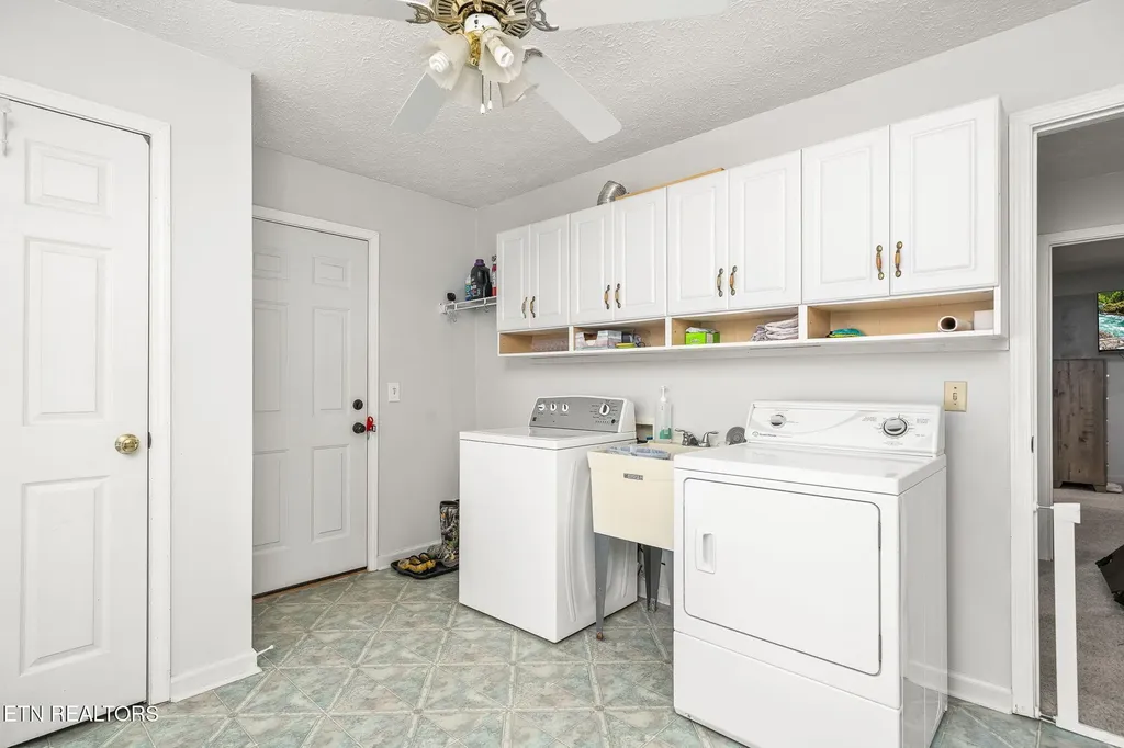 614 W Creston Road Crossville TN 38571