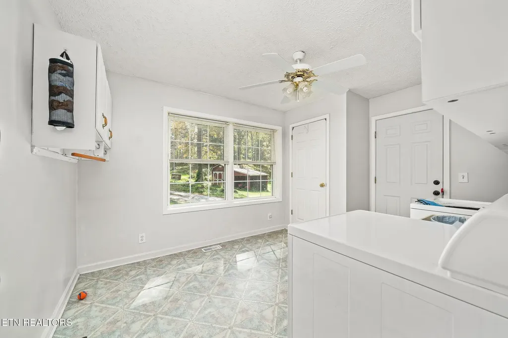614 W Creston Road Crossville TN 38571