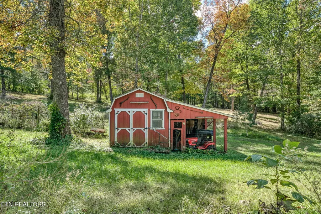 614 W Creston Road Crossville TN 38571