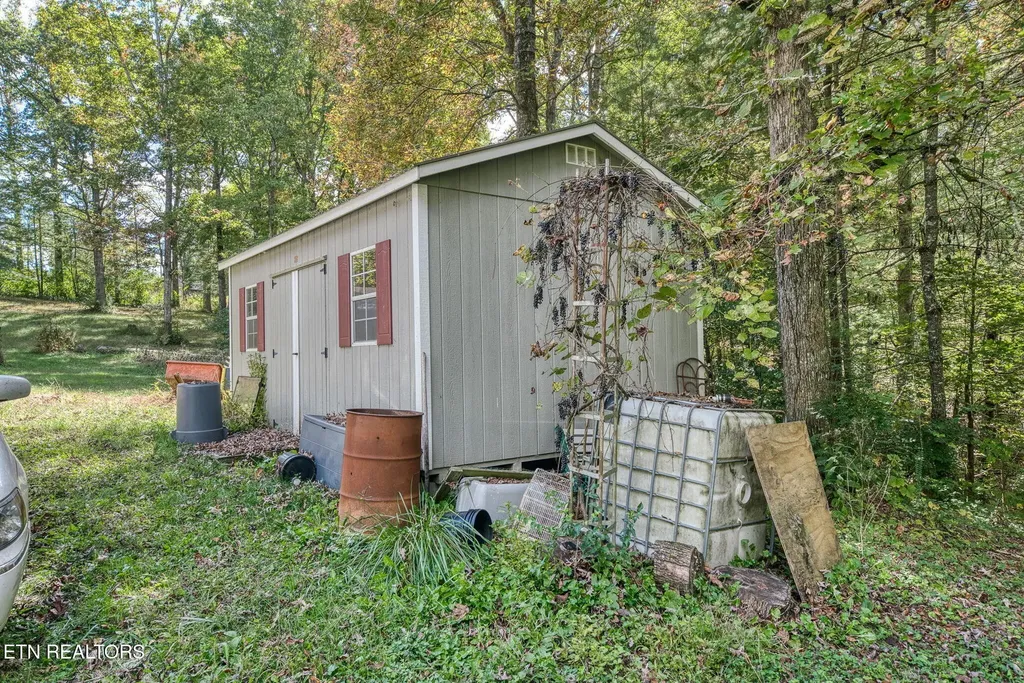 614 W Creston Road Crossville TN 38571