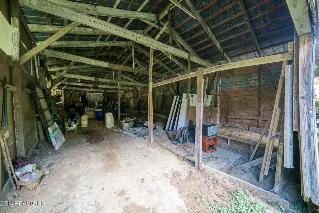 614 W Creston Road Crossville TN 38571