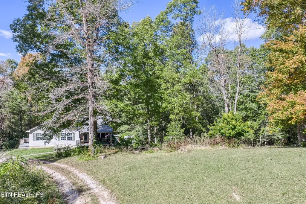 614 W Creston Road Crossville TN 38571