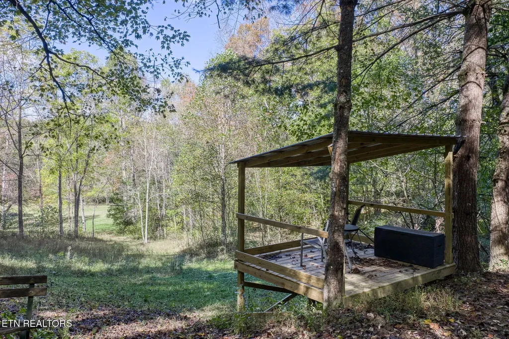 614 W Creston Road Crossville TN 38571