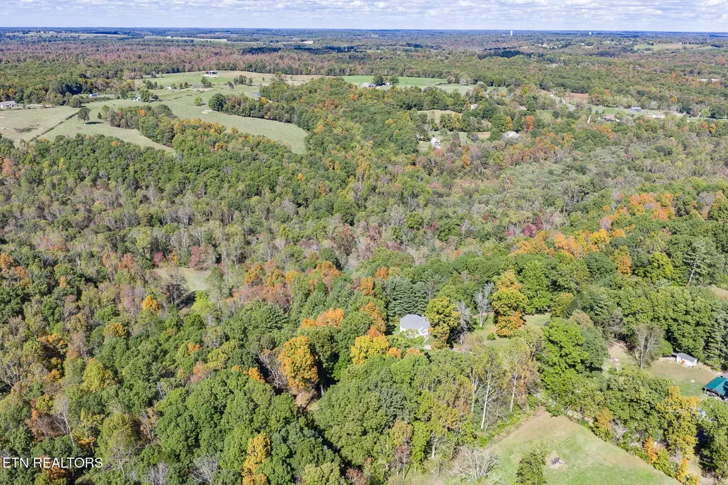 614 W Creston Road Crossville TN 38571