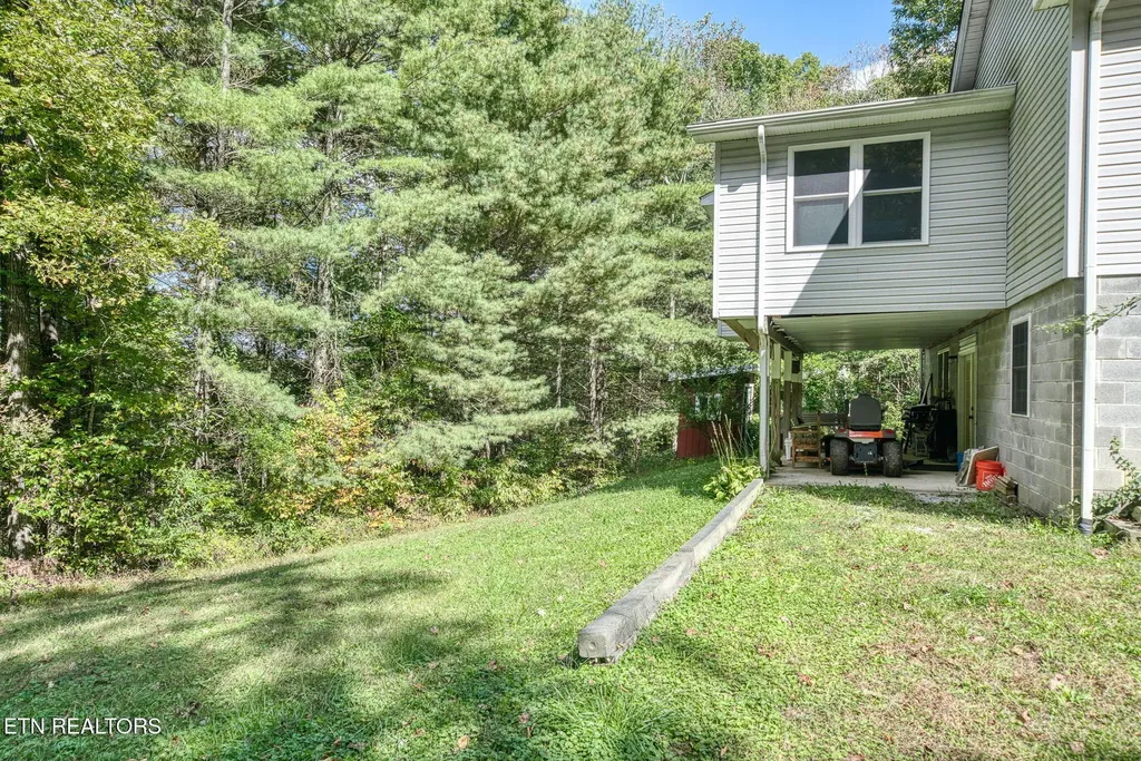 614 W Creston Road Crossville TN 38571