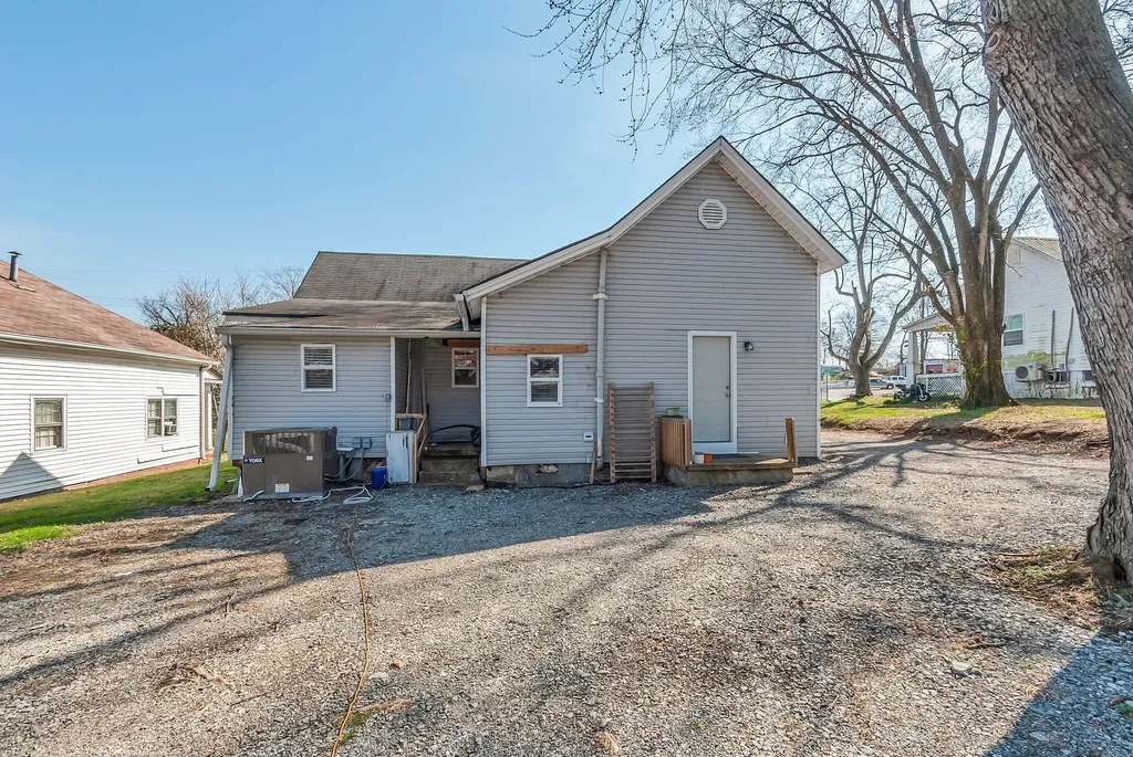 1510 S Main Street Columbia TN 38401