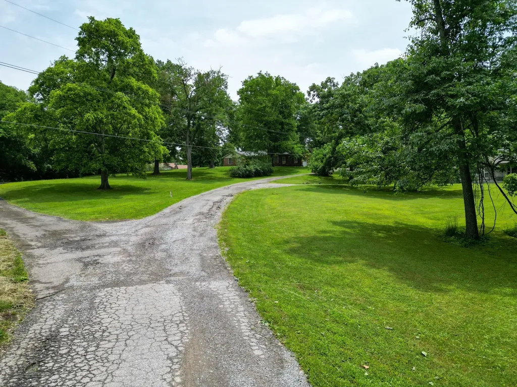 1094B Center Point Road Hendersonville TN 37075