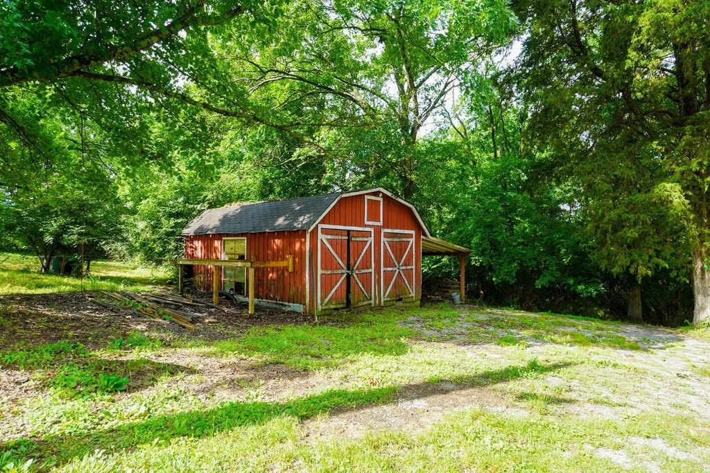 1094B Center Point Road Hendersonville TN 37075