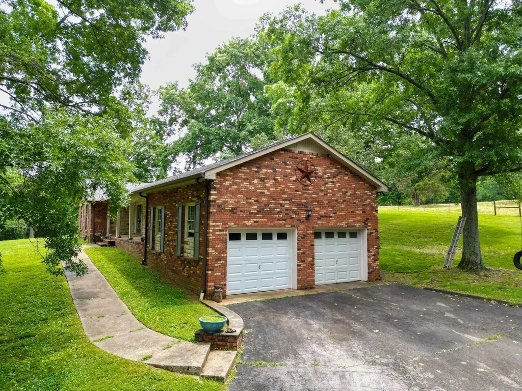 1094B Center Point Road Hendersonville TN 37075