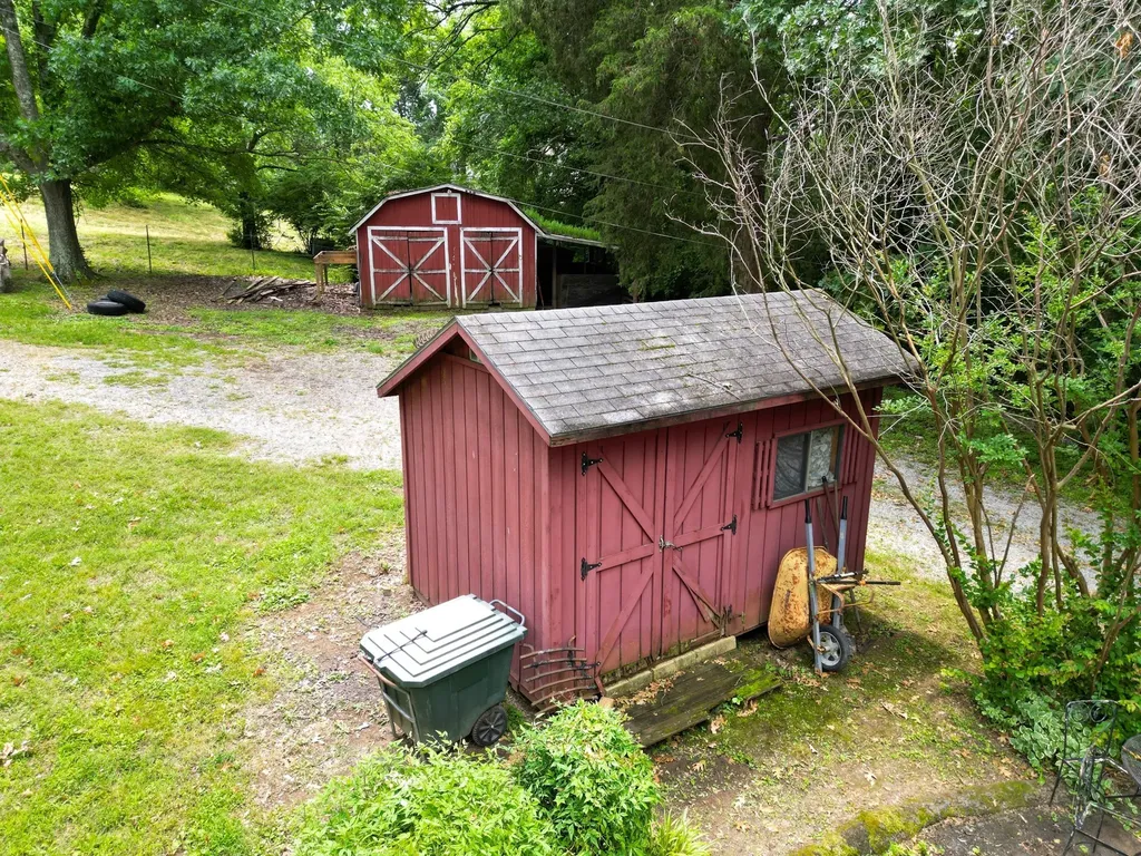 1094B Center Point Road Hendersonville TN 37075