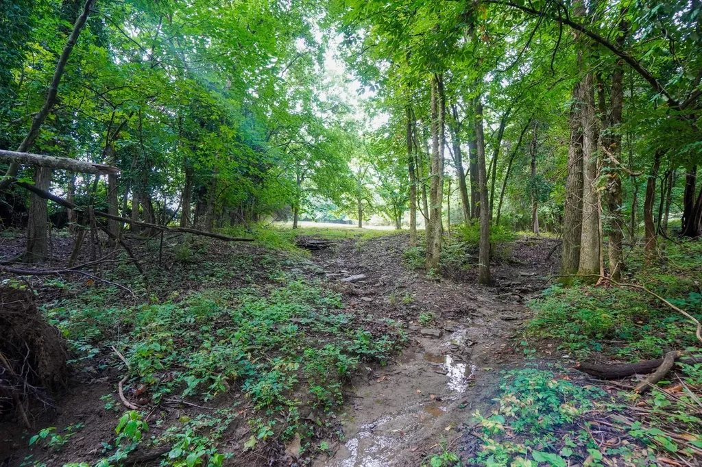 1094B Center Point Road Hendersonville TN 37075