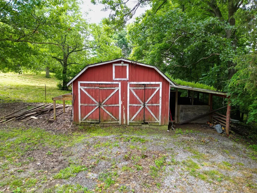 1094B Center Point Road Hendersonville TN 37075