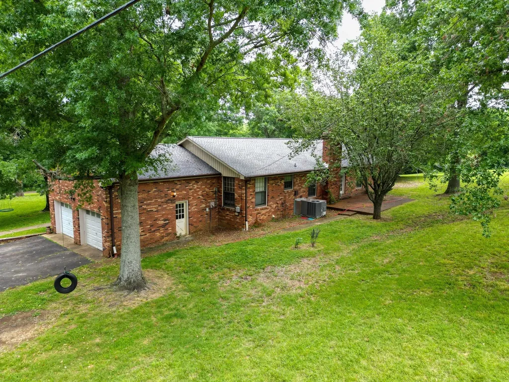 1094B Center Point Road Hendersonville TN 37075