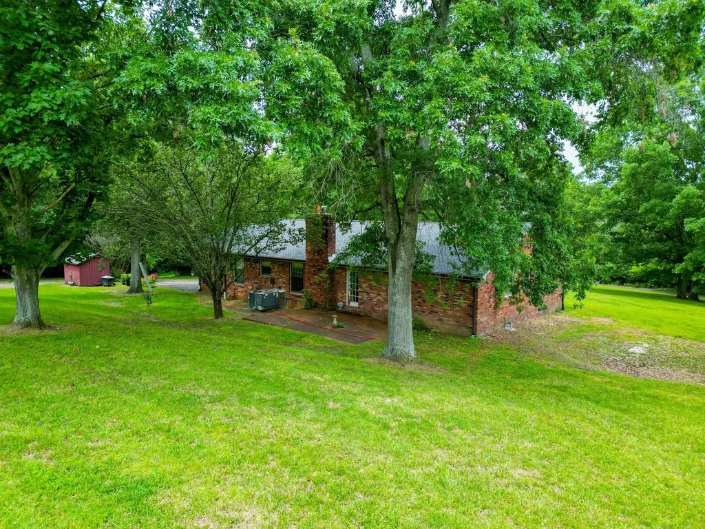 1094B Center Point Road Hendersonville TN 37075