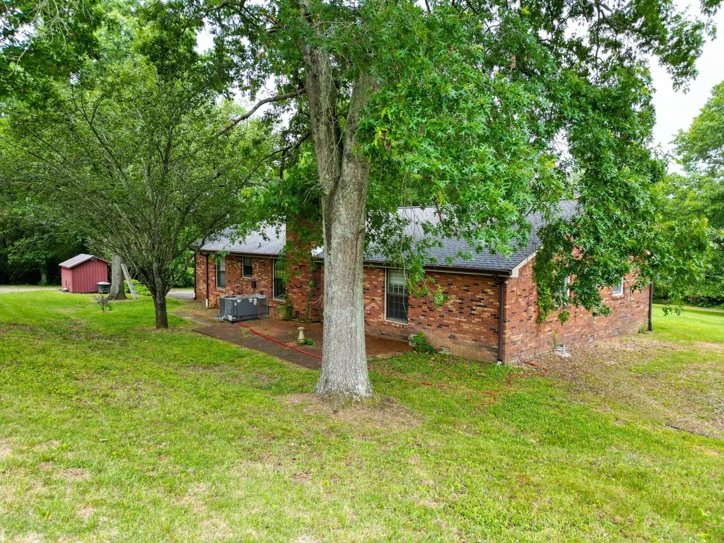 1094B Center Point Road Hendersonville TN 37075