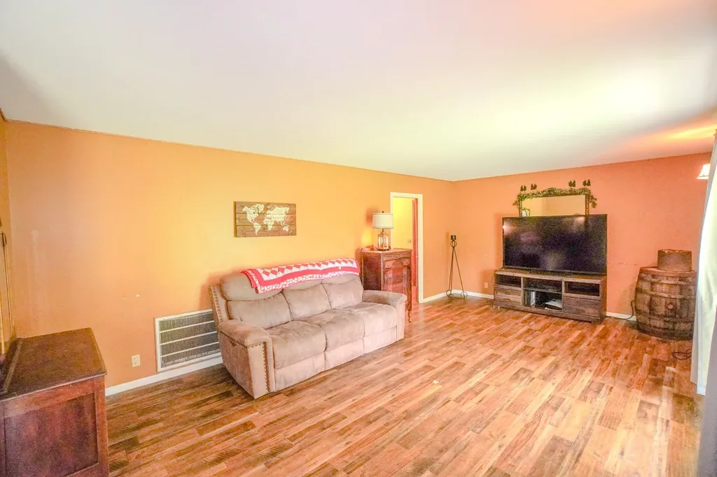 1094B Center Point Road Hendersonville TN 37075