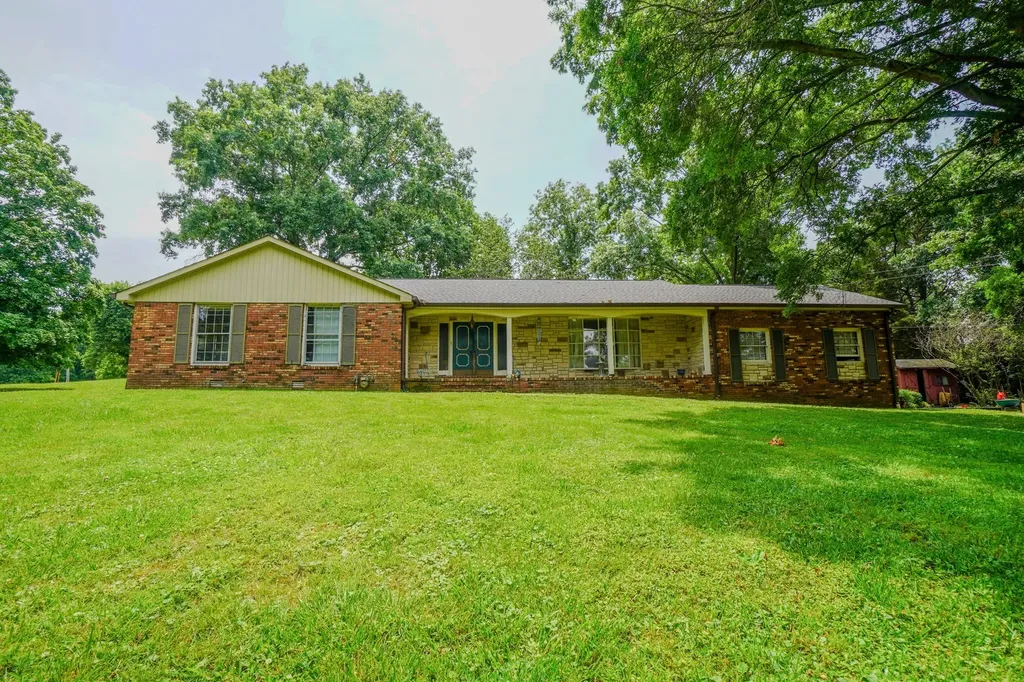 1094B Center Point Road Hendersonville TN 37075