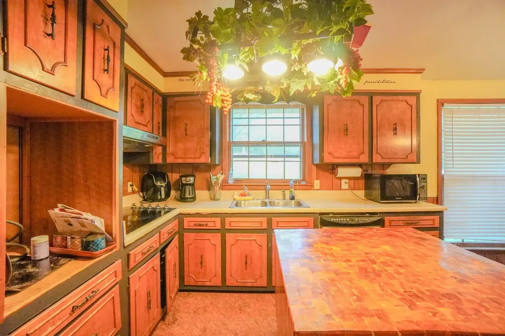 1094B Center Point Road Hendersonville TN 37075