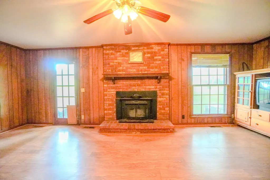 1094B Center Point Road Hendersonville TN 37075