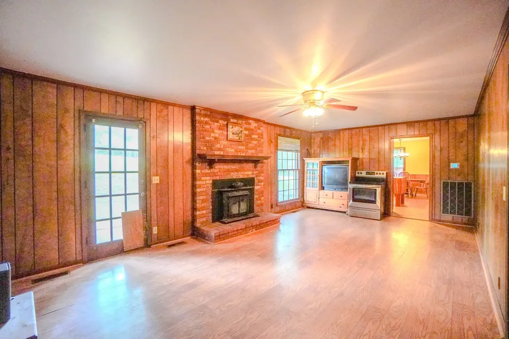1094B Center Point Road Hendersonville TN 37075