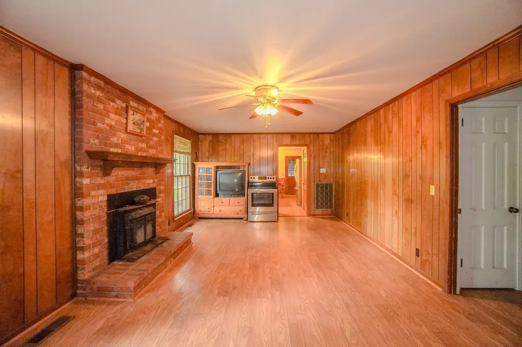 1094B Center Point Road Hendersonville TN 37075
