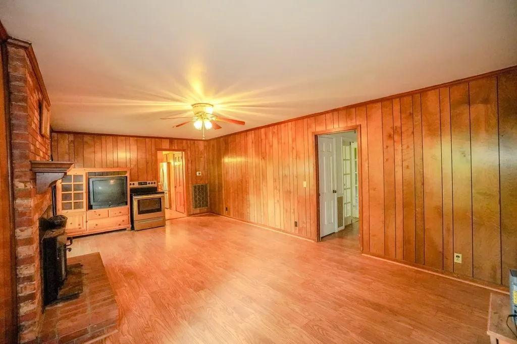 1094B Center Point Road Hendersonville TN 37075
