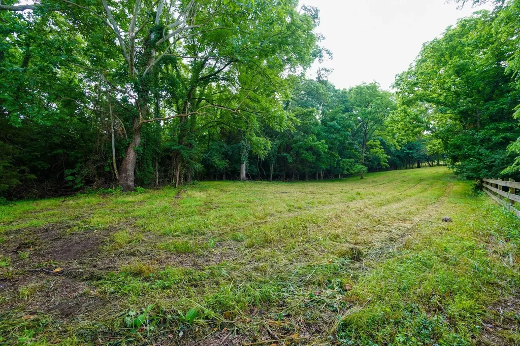 1094B Center Point Road Hendersonville TN 37075