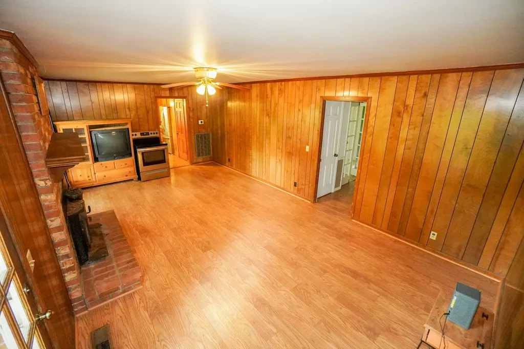 1094B Center Point Road Hendersonville TN 37075