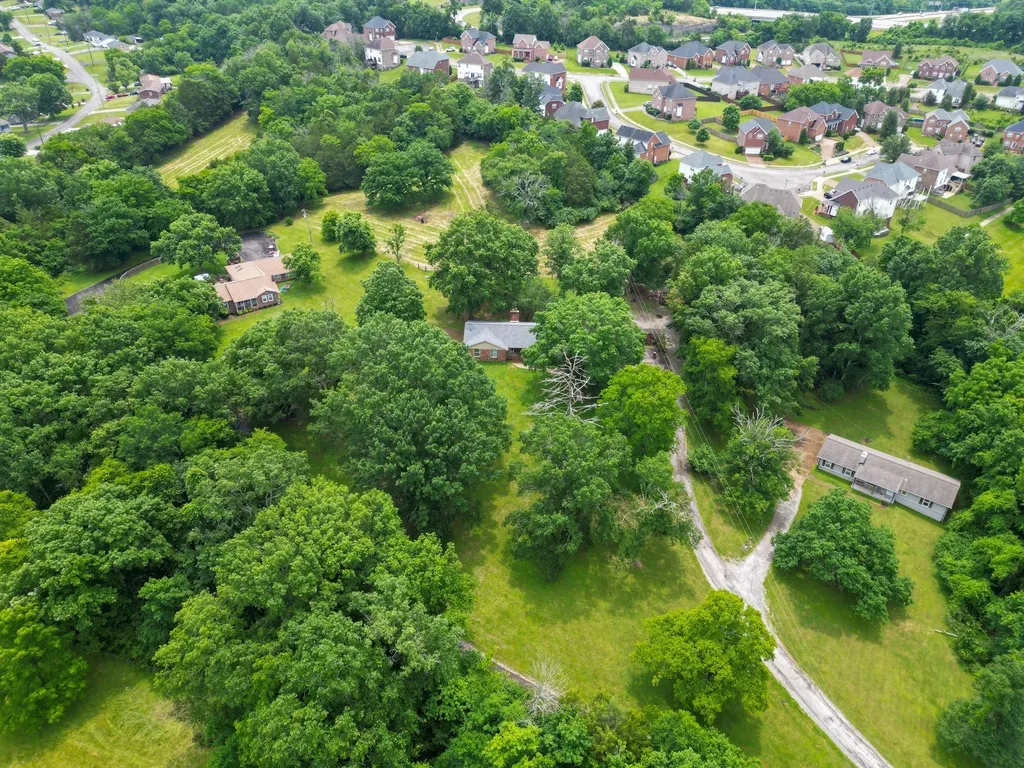 1094B Center Point Road Hendersonville TN 37075