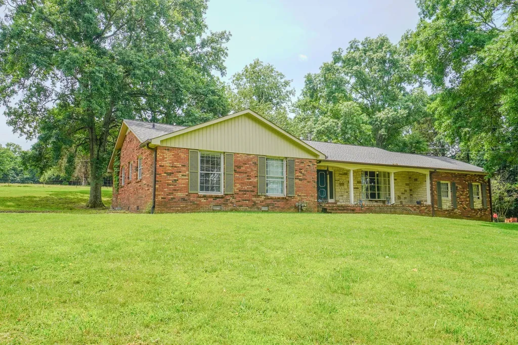 1094B Center Point Road Hendersonville TN 37075