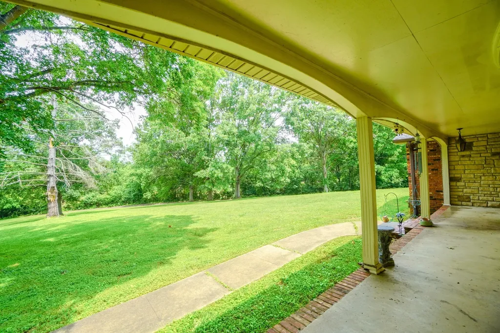 1094B Center Point Road Hendersonville TN 37075
