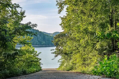 18 Hidden Pointe Lane Sparta TN 38583