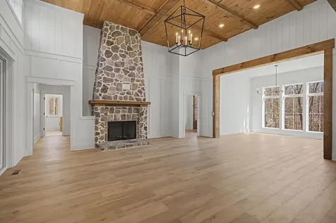 1651 Lake Louisa Loop Monteagle TN 37356